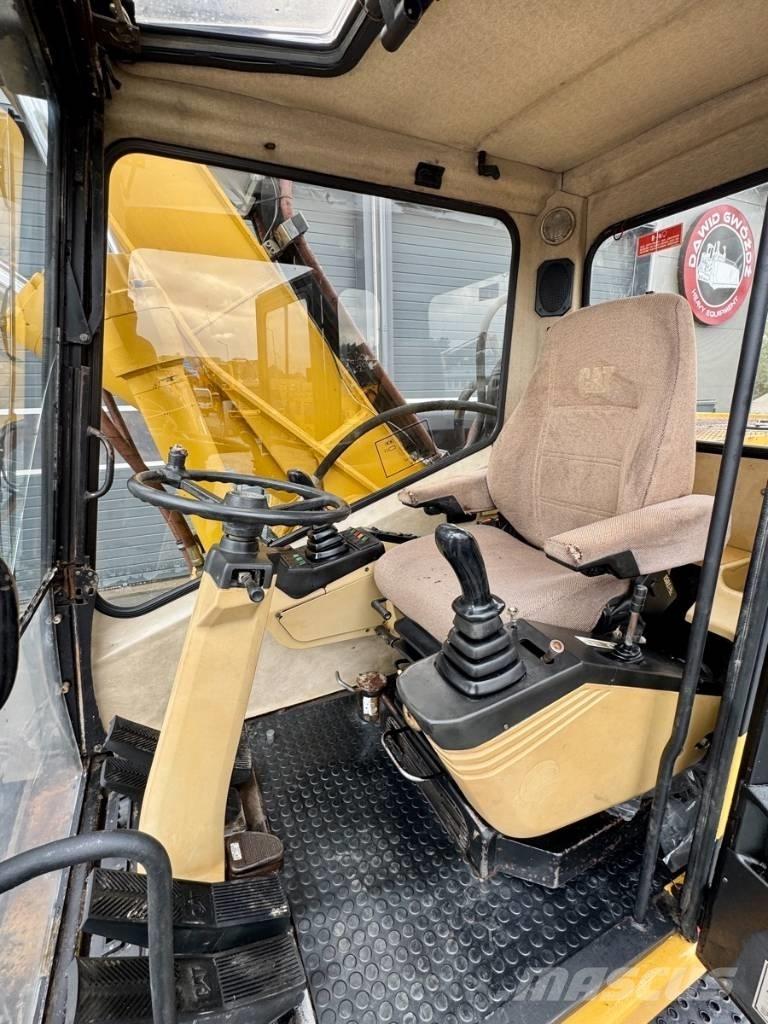 CAT M 318 Wheeled Excavators