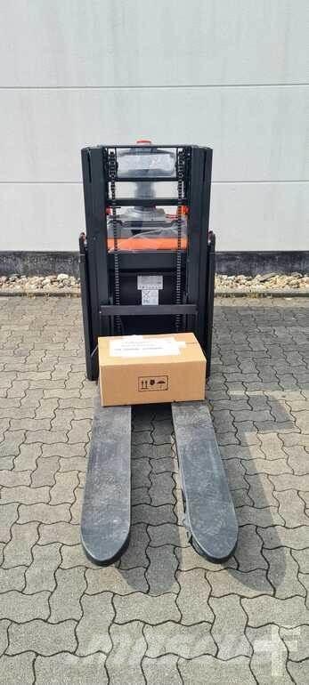Toyota BT SPE200D Pedestrian stacker