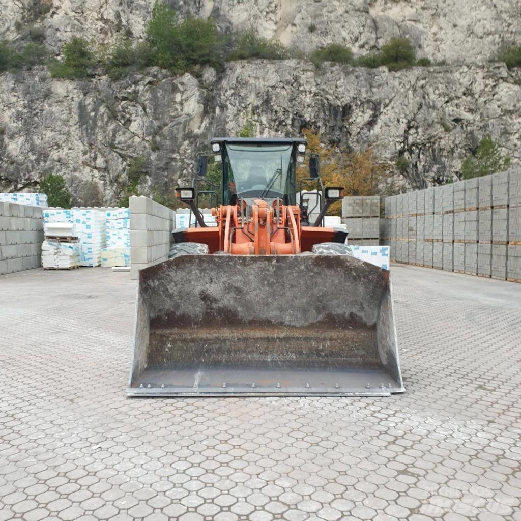 Hitachi ZW 220-5 Wheel Loaders