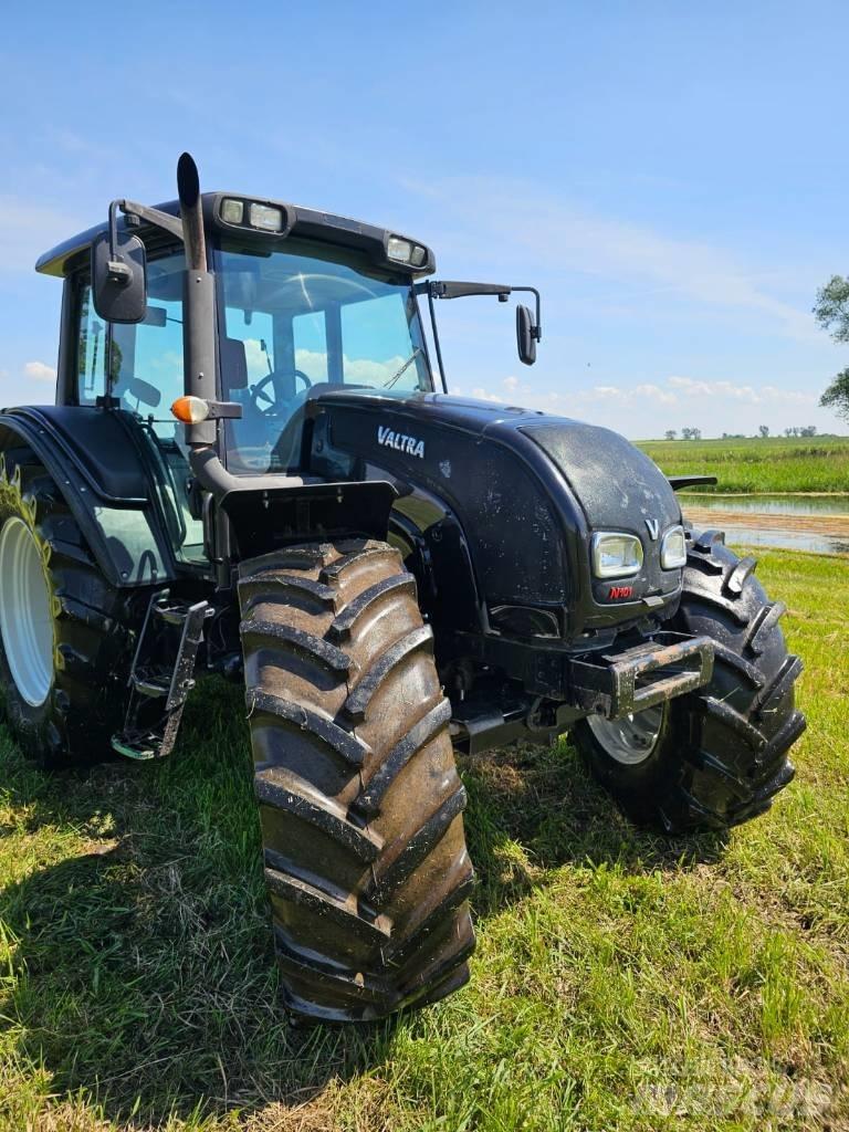 Valtra N 101 Tractors