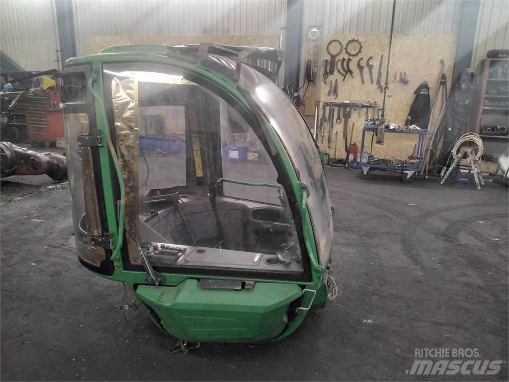 John Deere 1270E Cabins and interior