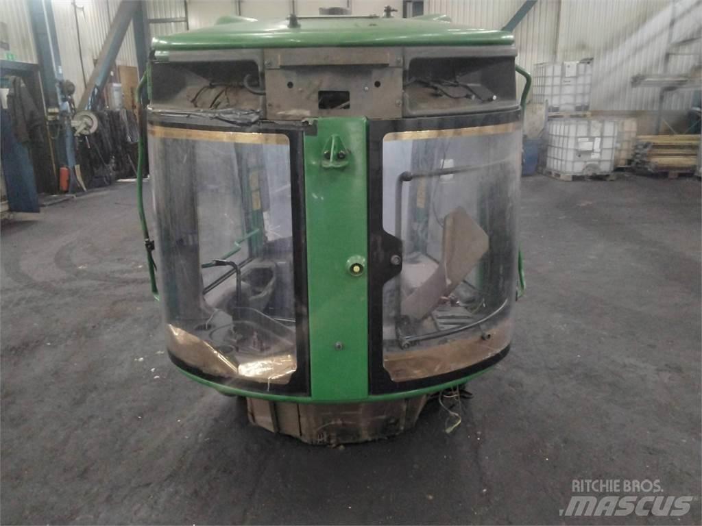 John Deere 1270E Cabins and interior