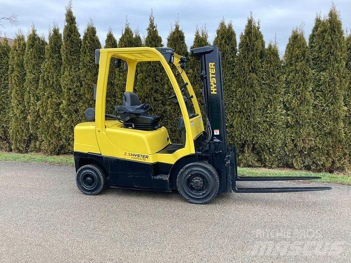 Hyster H2.5Ft Pedestrian stacker