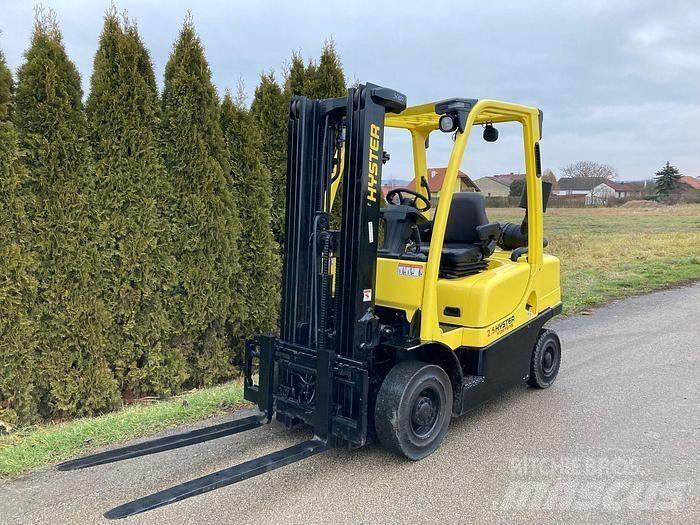 Hyster H2.5Ft Pedestrian stacker