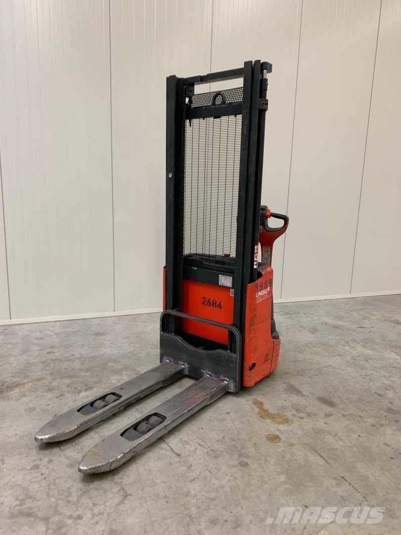 Linde L12 Self Propelled Stackers