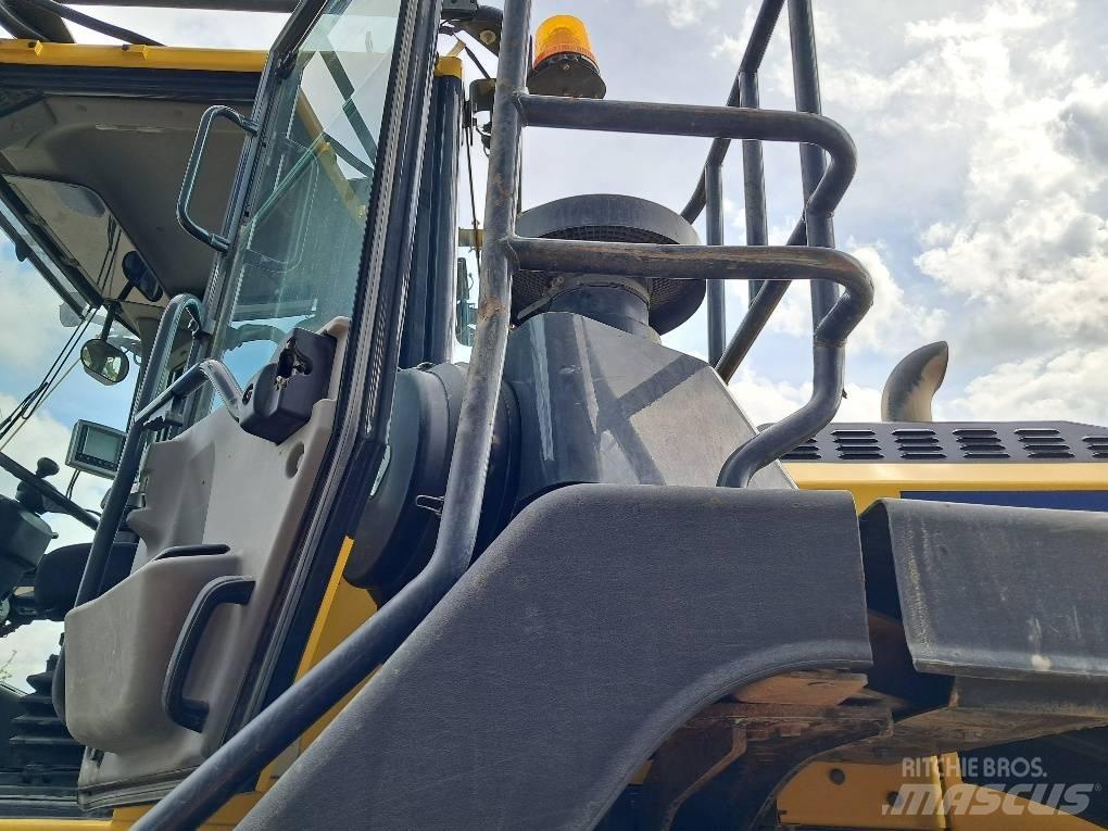 Komatsu WA480-8 Wheel Loaders