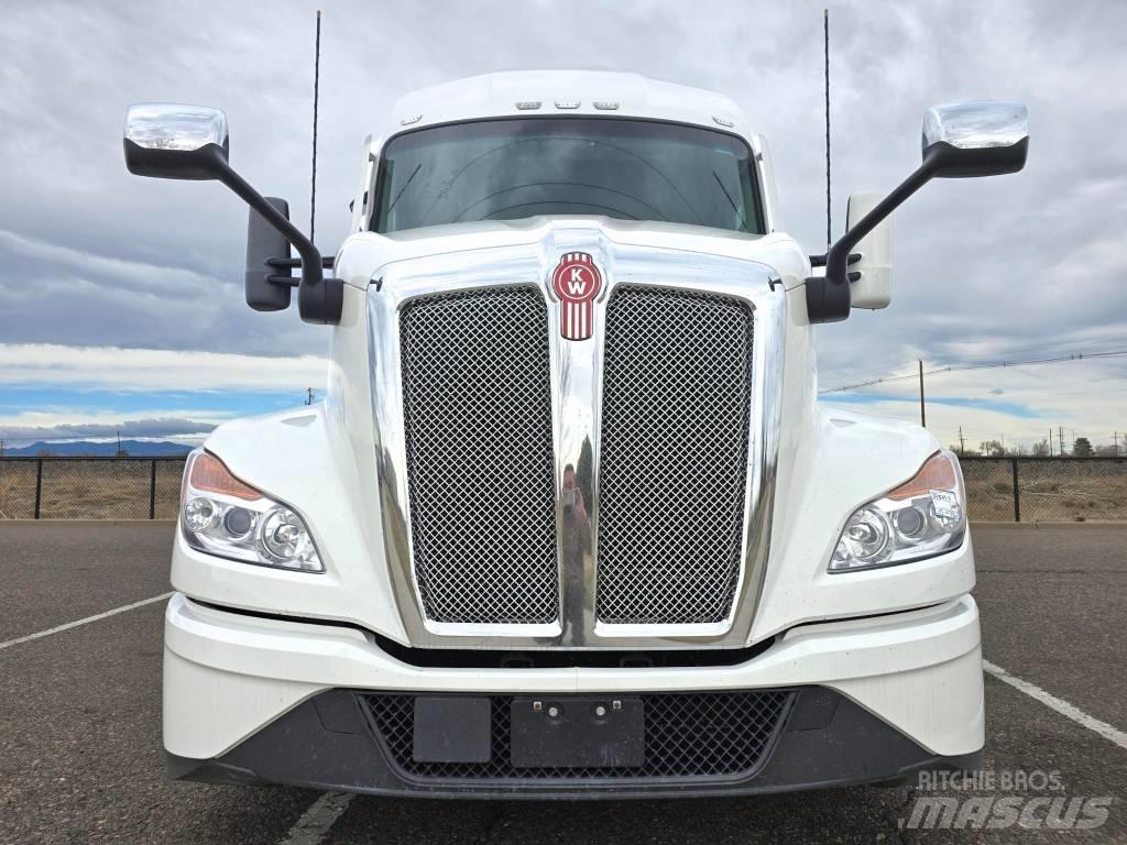 Kenworth T 680 Conventional Trucks / Tractor Trucks