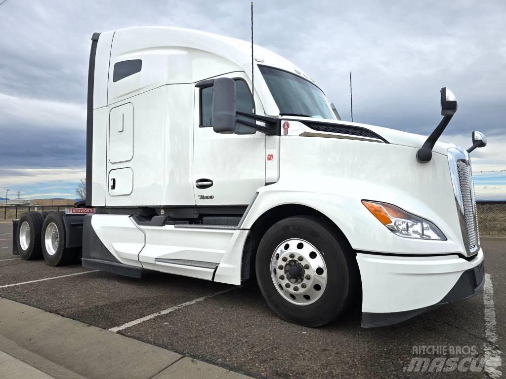 Kenworth T 680 Conventional Trucks / Tractor Trucks