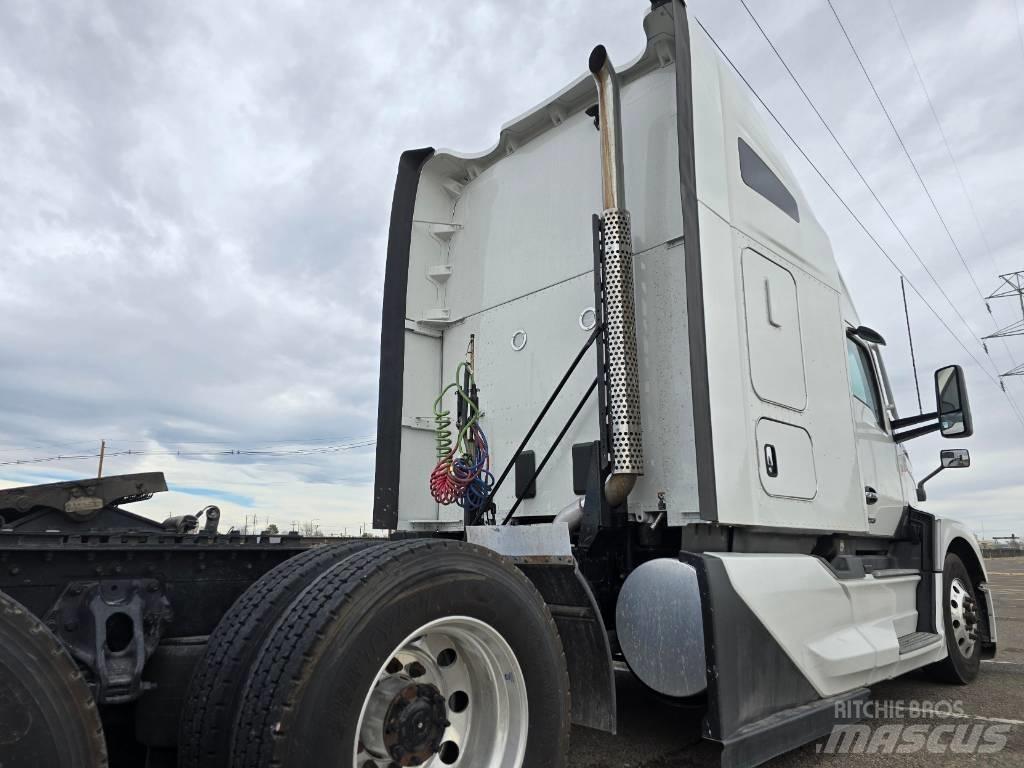 Kenworth T 680 Conventional Trucks / Tractor Trucks