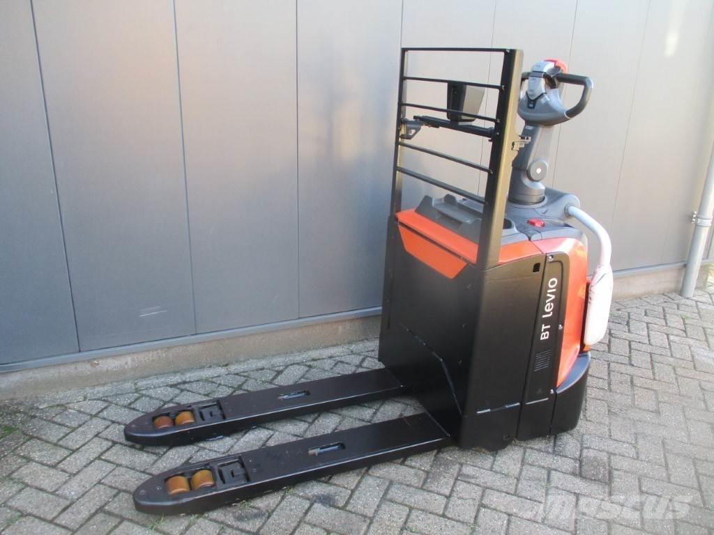 Toyota LPE 200 Low lifter with platform