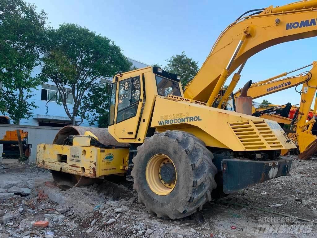 Bomag BW 225 D-3 Twin drum rollers