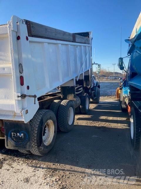 Mack GU813 Dump Trucks