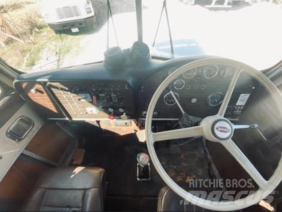 Peterbilt 359 Conventional Trucks / Tractor Trucks