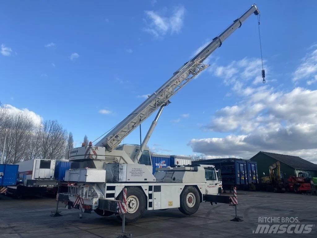 Liebherr LTM1030 Mobile and all terrain cranes
