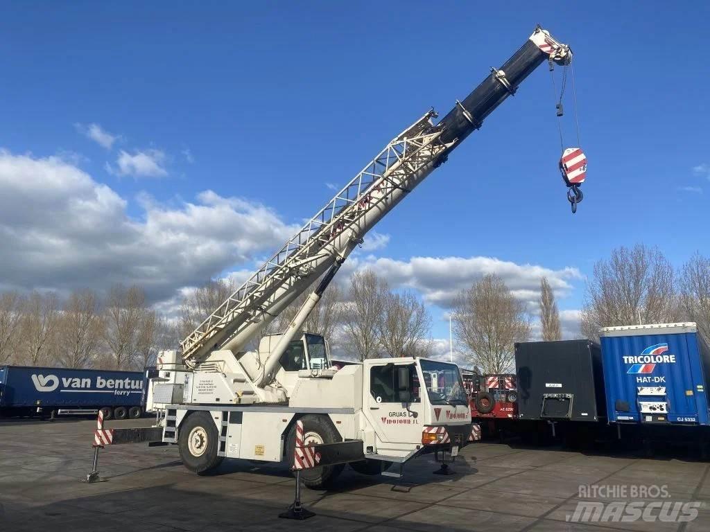 Liebherr LTM1030 Mobile and all terrain cranes