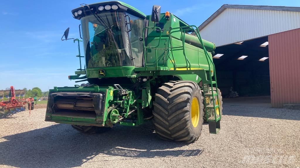 John Deere S690I Combine Harvesters