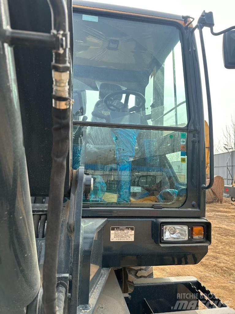 Hyundai 60 W Mini excavators  7t - 12t