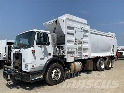 Autocar XPEDITOR Garbage Trucks / Recycling Trucks