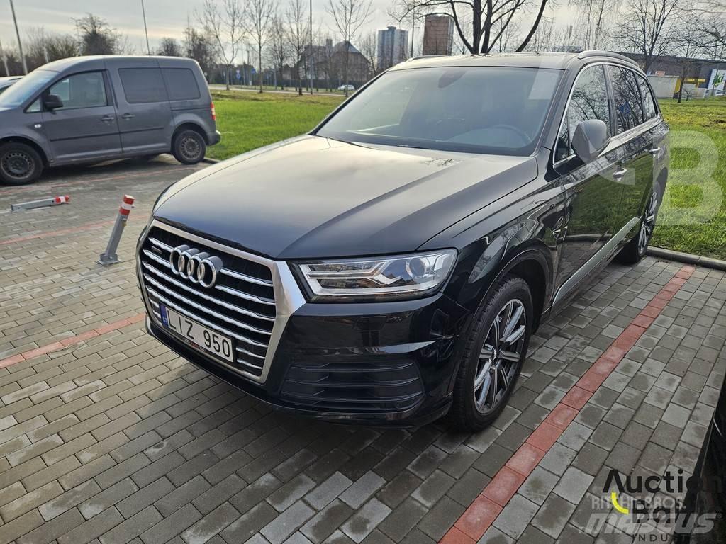 Audi Q7 Automobiles / SUVS