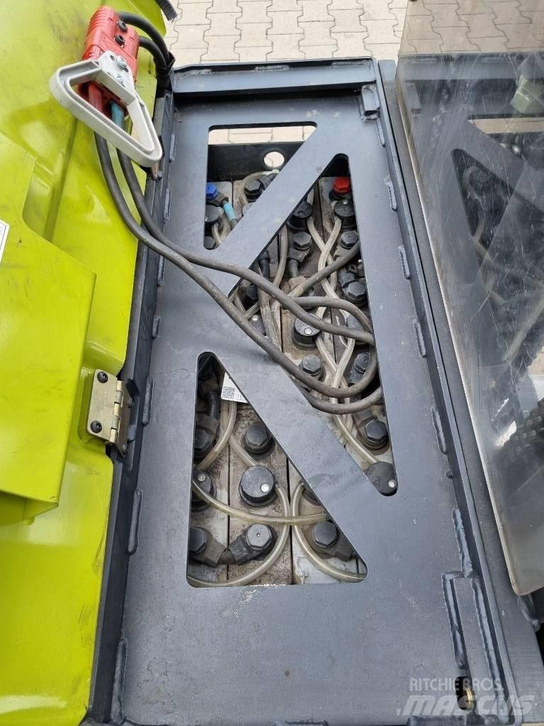 Clark SX 16 Electric Forklifts