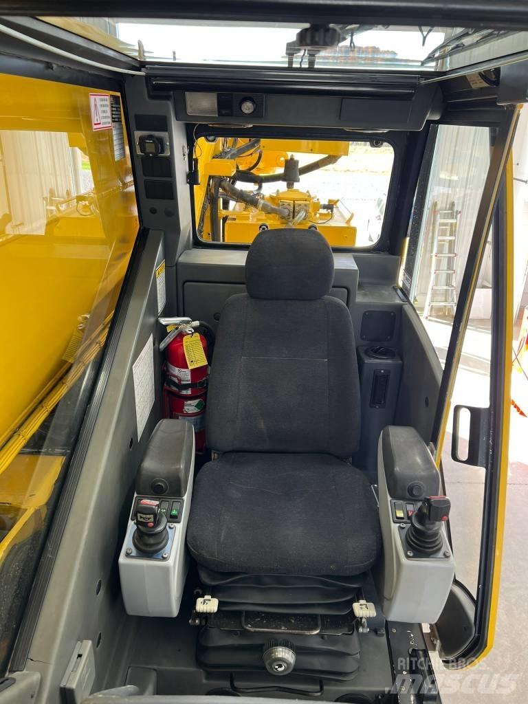 Grove GMK 5165 Mobile and all terrain cranes