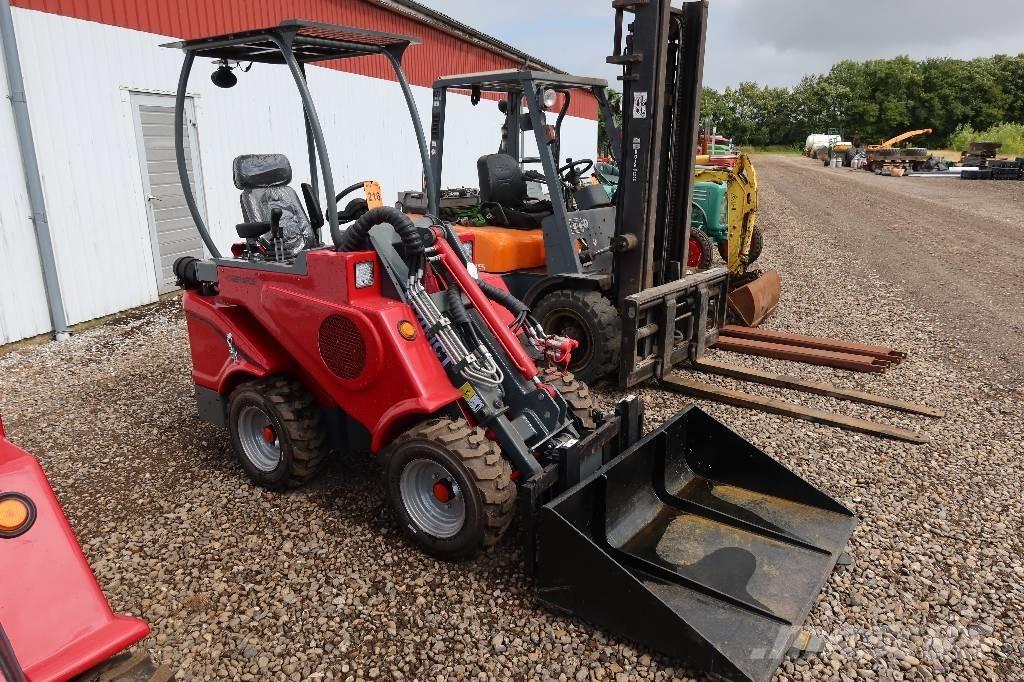 Bernard W700CT, Skid Steer Loaders
