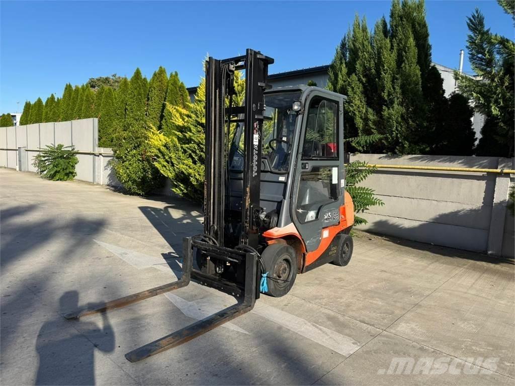 Toyota 7FGF25 LPG trucks
