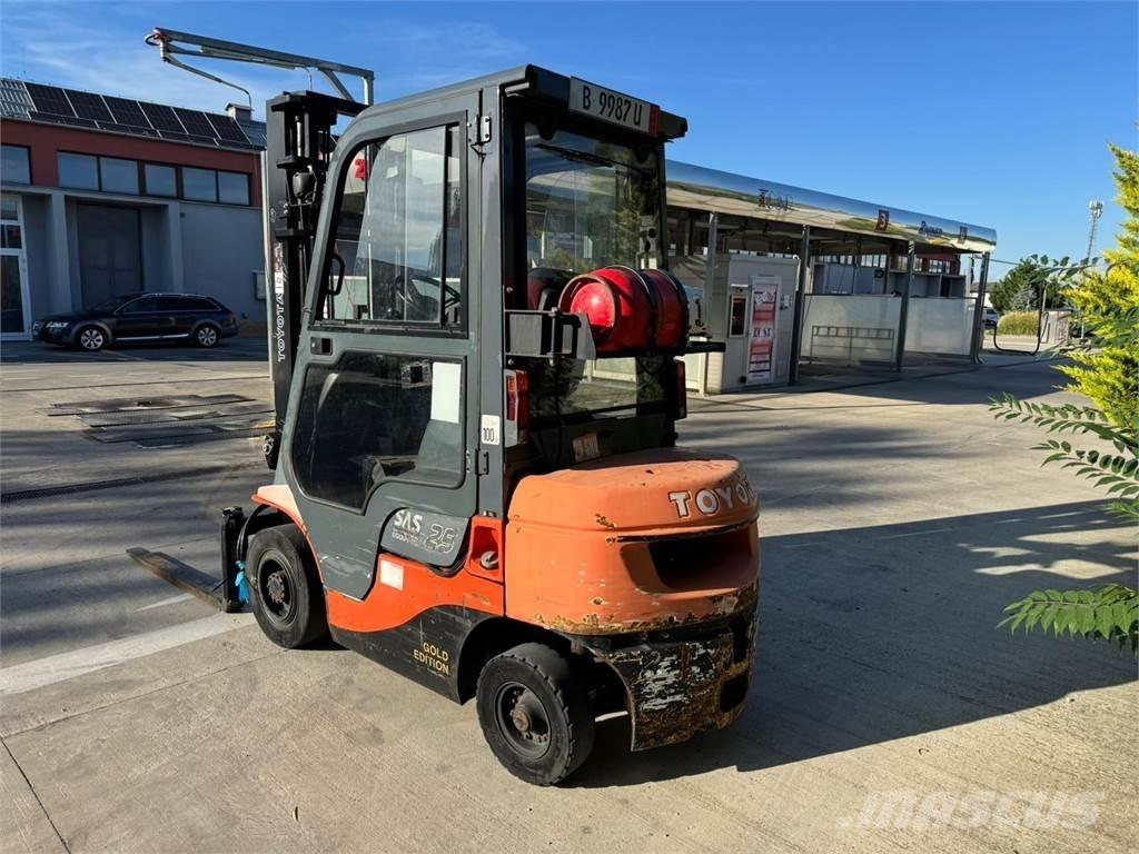 Toyota 7FGF25 LPG trucks