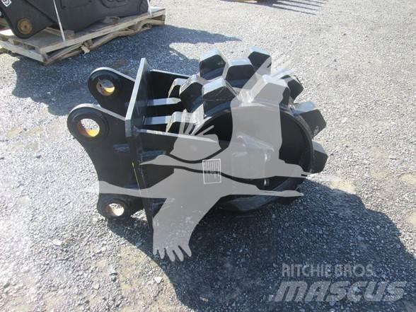  GIYI CAT 320 Tires, wheels and rims