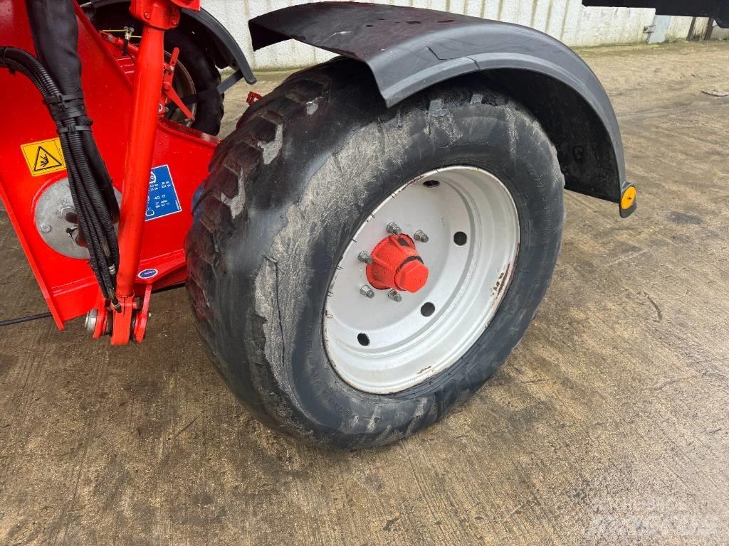 Kuhn Merge Maxx 950 Swathers \ Windrowers