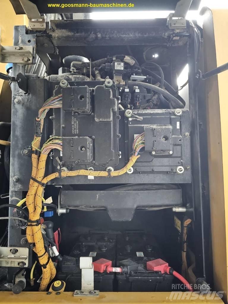 CAT MH 3022 Waste / Industry Handlers