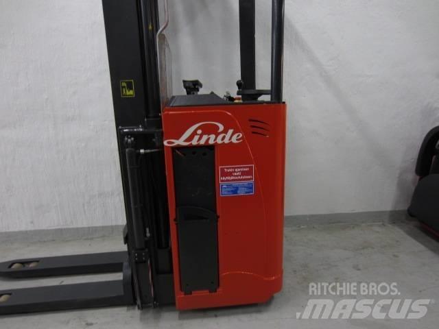 Linde L2000 Self Propelled Stackers