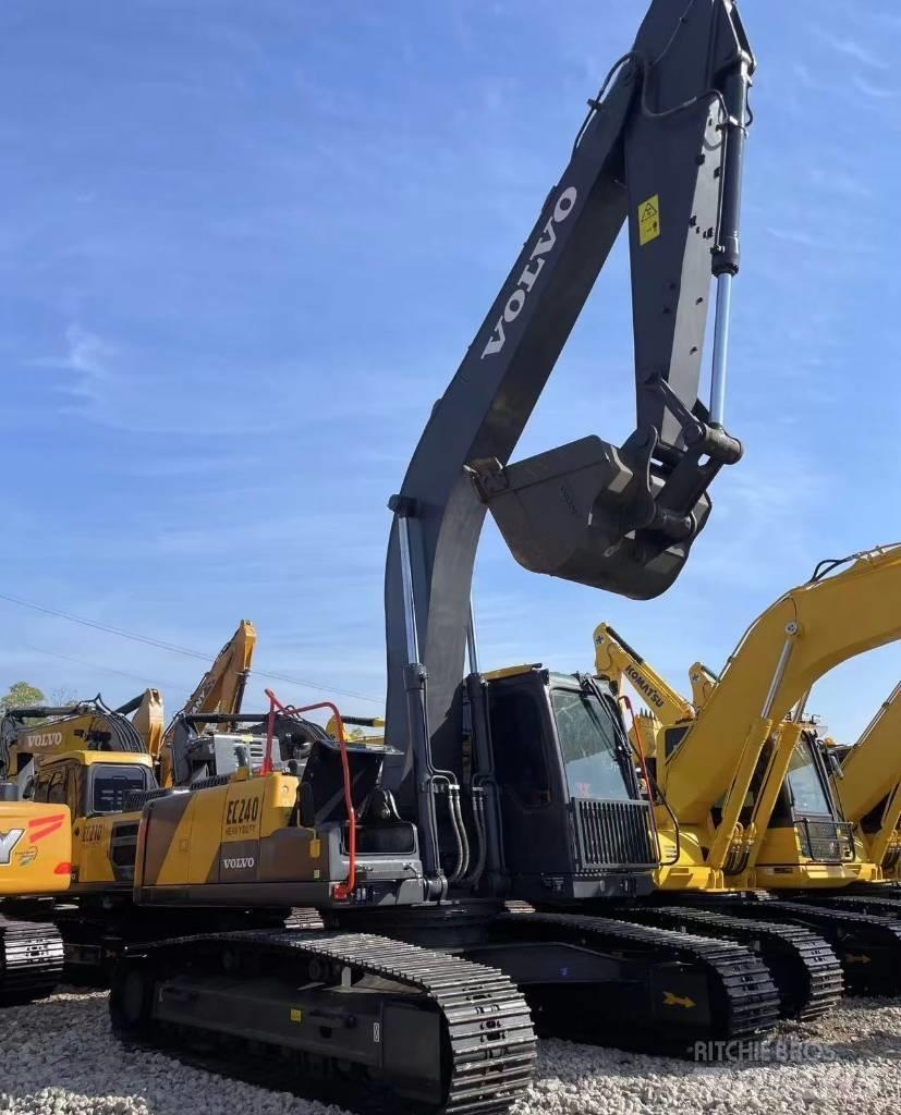 Volvo 240 CLD Crawler Excavators