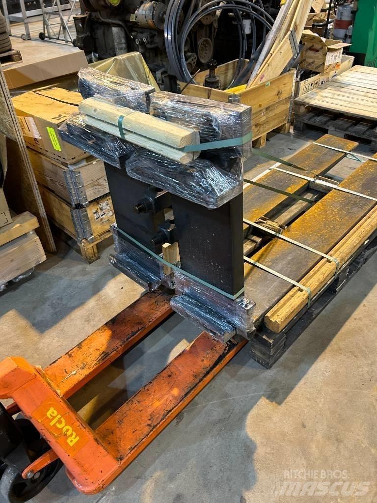 Kalmar DCG80-9 Forks