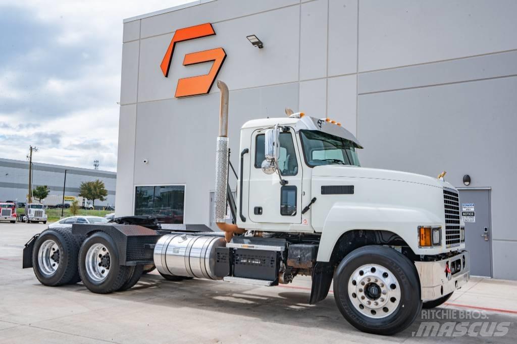Mack Pinnacle 64T Conventional Trucks / Tractor Trucks