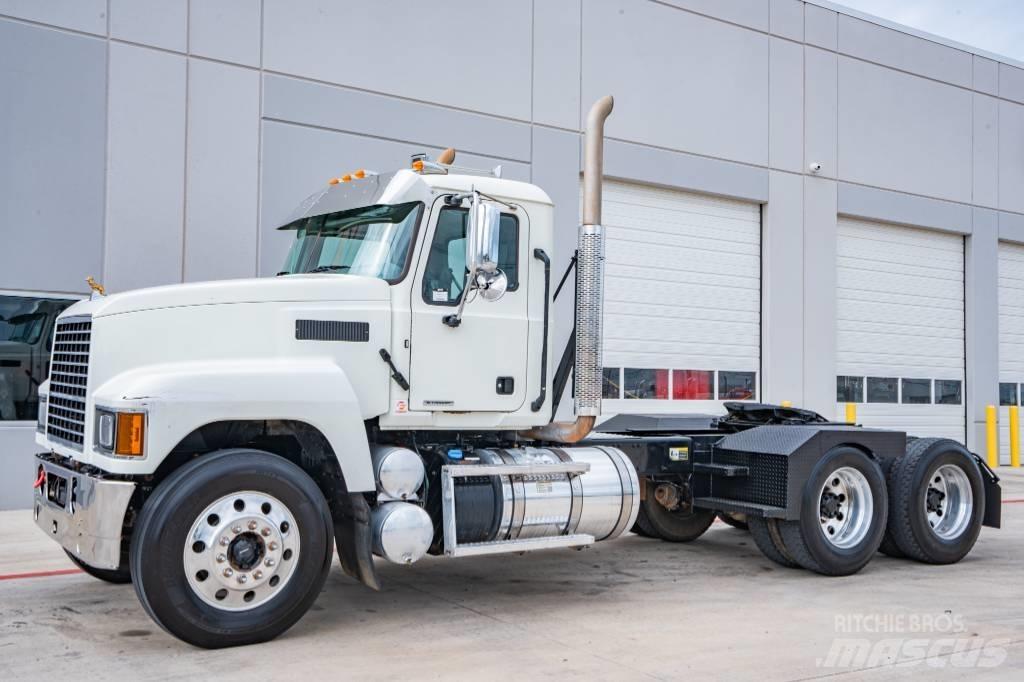 Mack Pinnacle 64T Conventional Trucks / Tractor Trucks