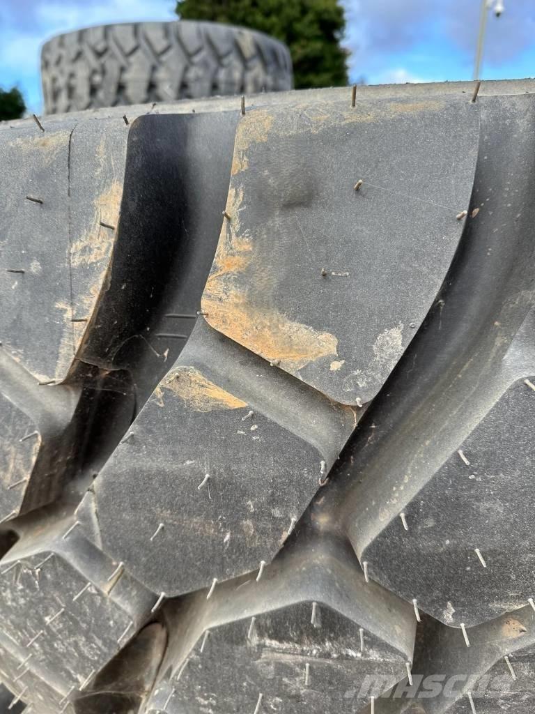  ROCK RADIAL 23.5R25 Tires, wheels and rims