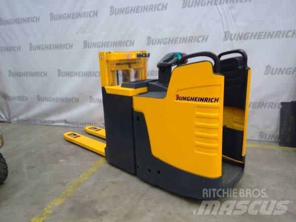 Jungheinrich ERD 220 Self Propelled Stackers