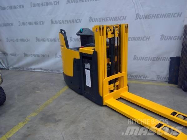 Jungheinrich ERD 220 Self Propelled Stackers