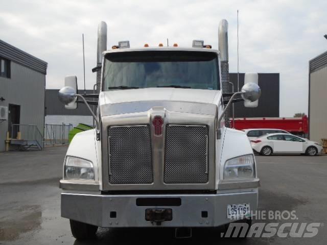 Kenworth T 880 Conventional Trucks / Tractor Trucks
