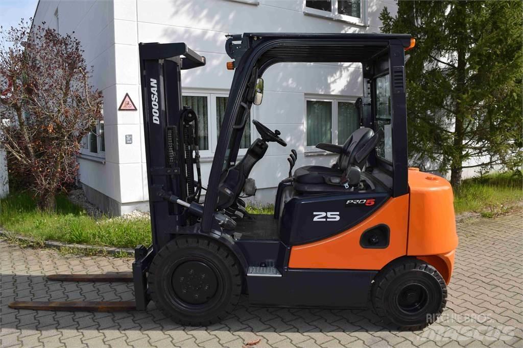 Doosan D 25 S-5 Diesel Forklifts