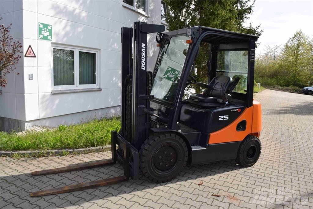 Doosan D 25 S-5 Diesel Forklifts