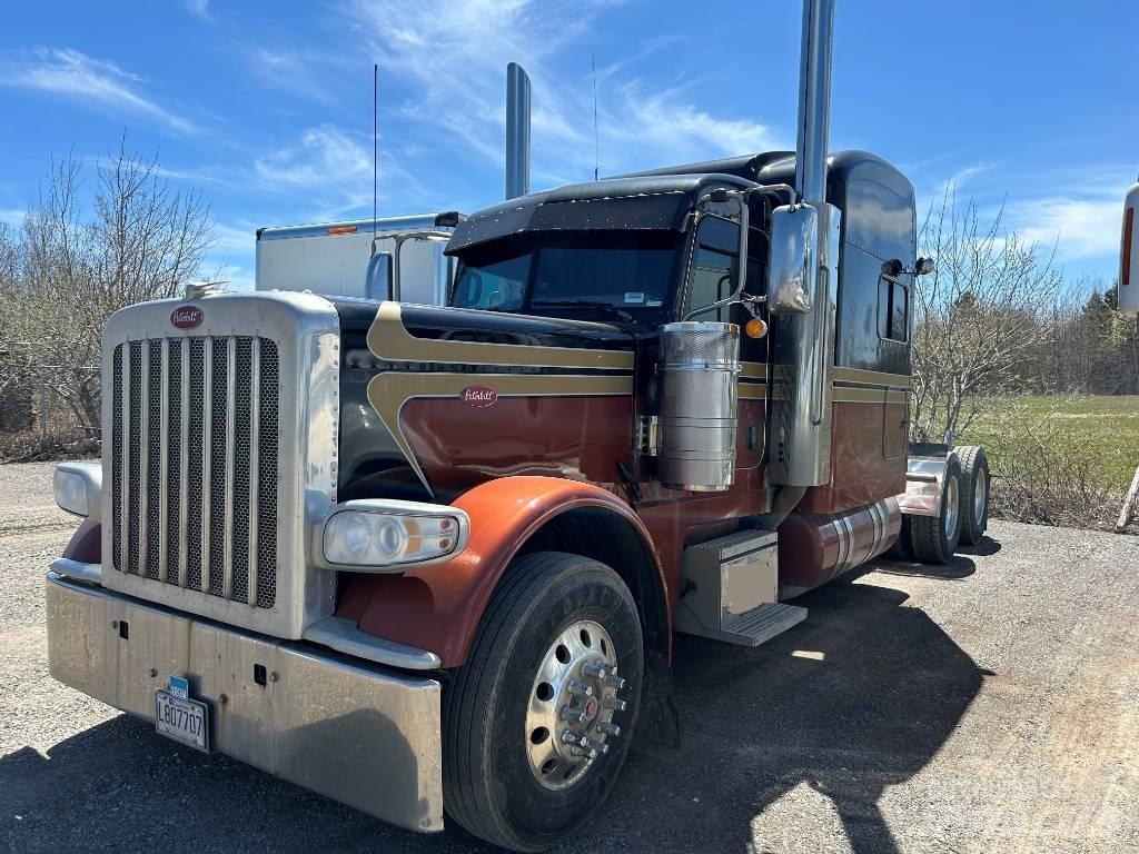 Peterbilt 389 Conventional Trucks / Tractor Trucks