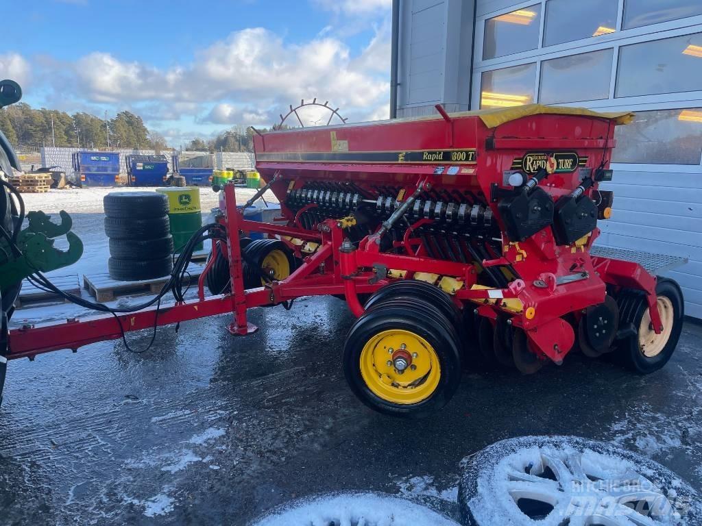 Väderstad Rapid Turf Top Dressing equipment