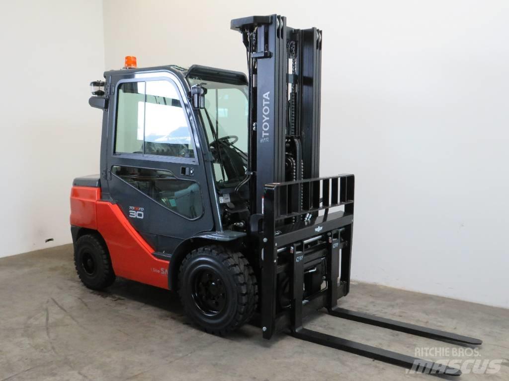 Toyota 52-8 FDF 30 Diesel Forklifts