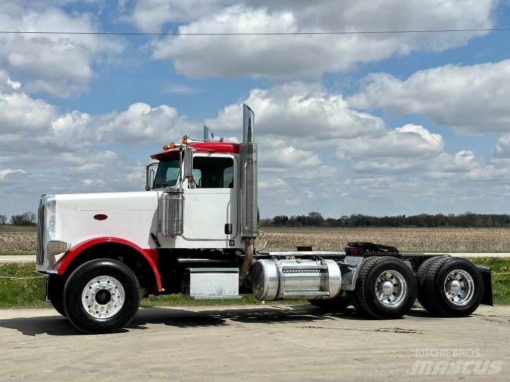 Peterbilt 388 Conventional Trucks / Tractor Trucks