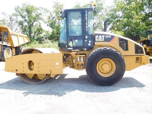 CAT CS 74 Single drum rollers