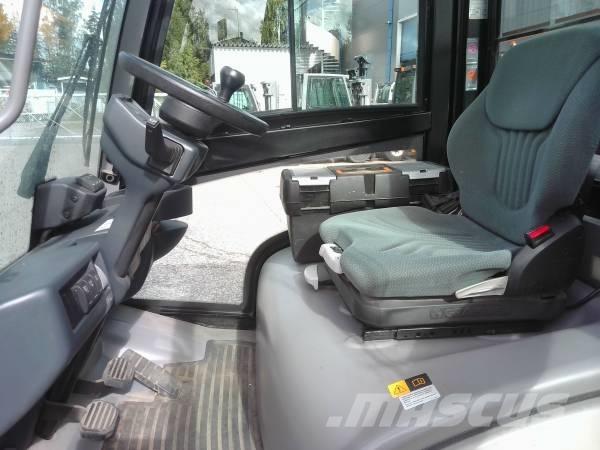 Jungheinrich TFG 430 LPG trucks