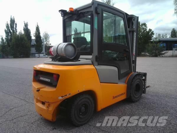 Jungheinrich TFG 430 LPG trucks