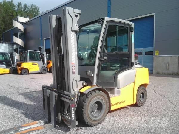 Jungheinrich TFG 430 LPG trucks